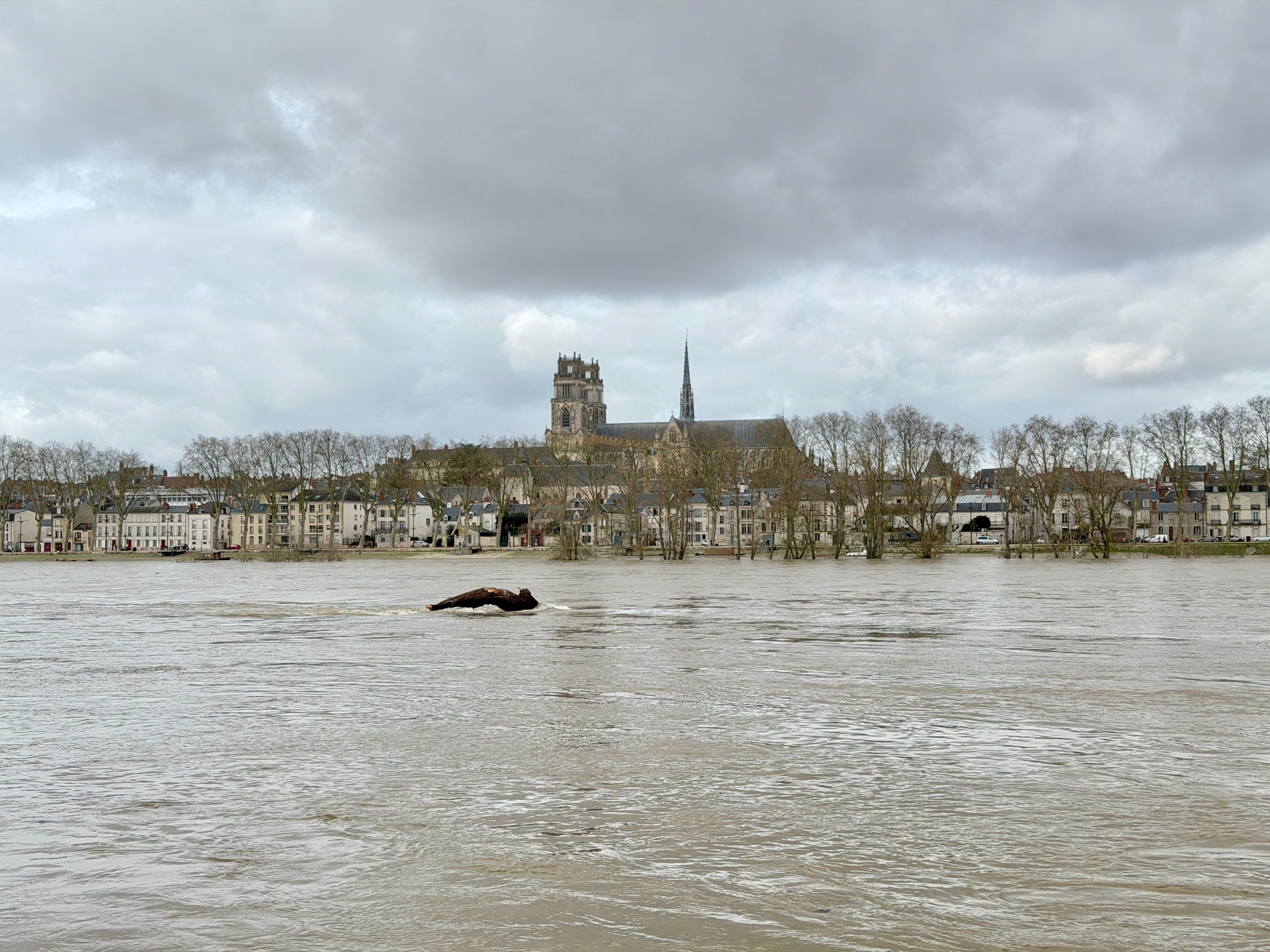 LE GRAND DÉBAT DES TERRITOIRES : RISQUES, RÉSILIENCE, RESSOURCES, LES DÉFIS DU BASSIN LOIRE-BRETAGNE